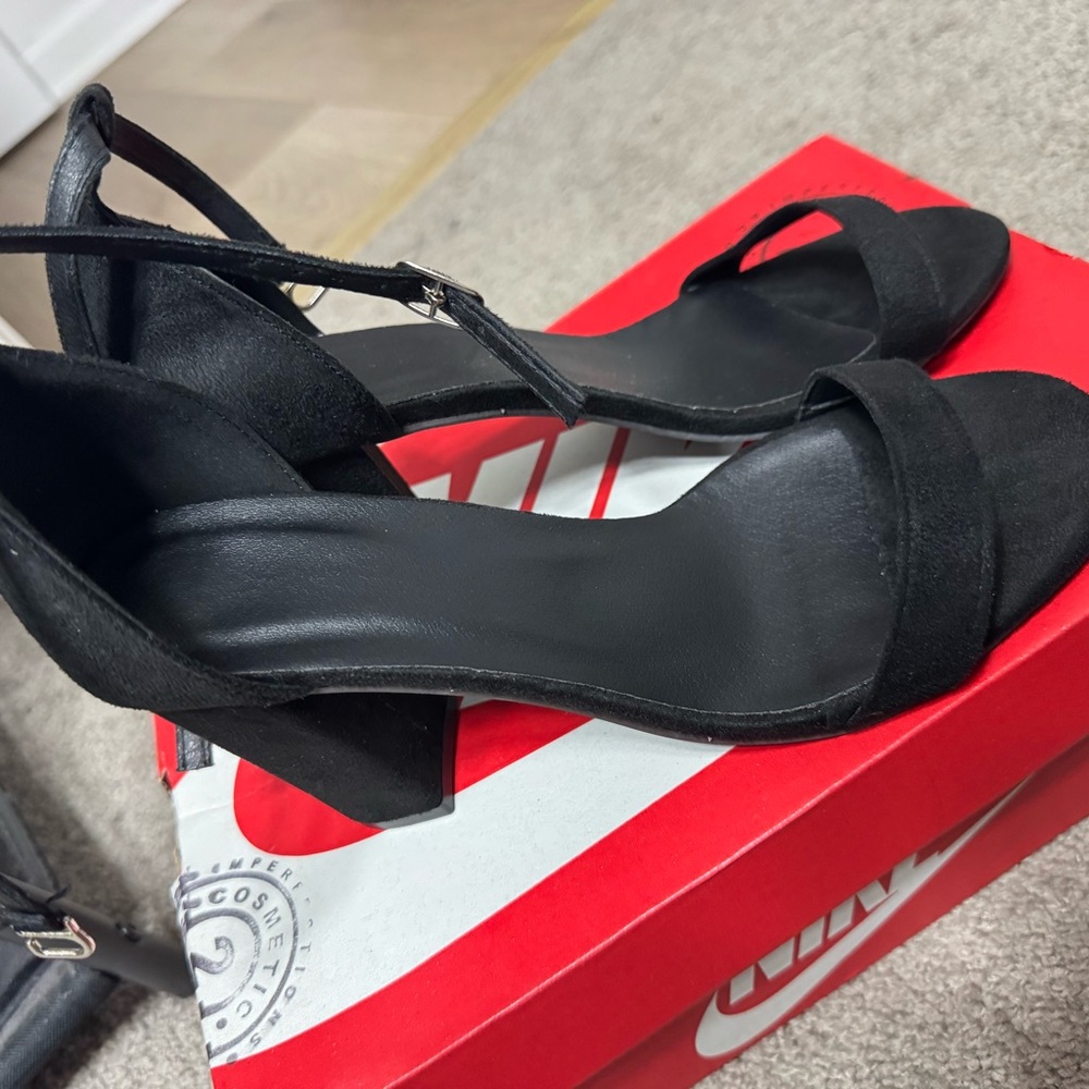Trendy Boutique Black Heeled Sandals